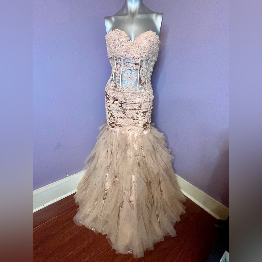 Elegant Strapless  Evening Gown